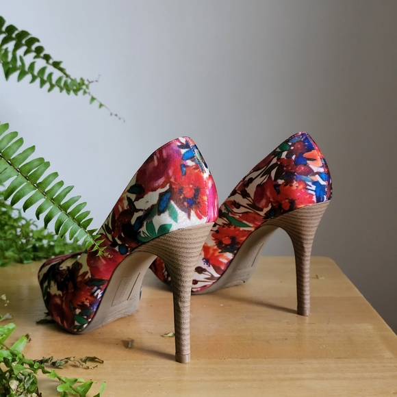 Christian Siriano Heels - Picture 5 of 11